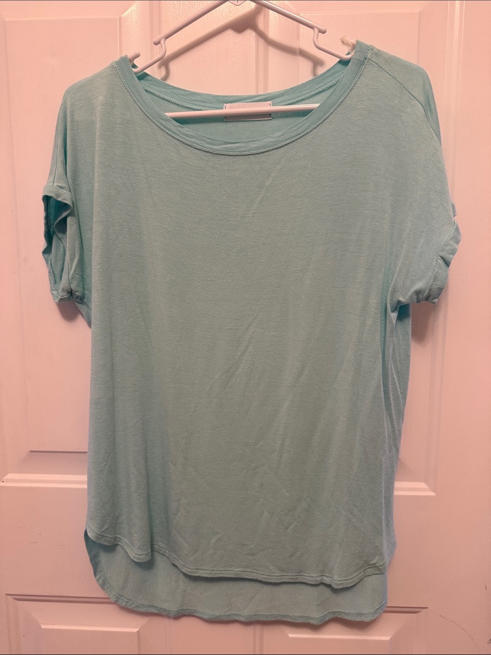 Coco and main Light Aqua Short Sleeve Scoop Neck Tee high low hem small.